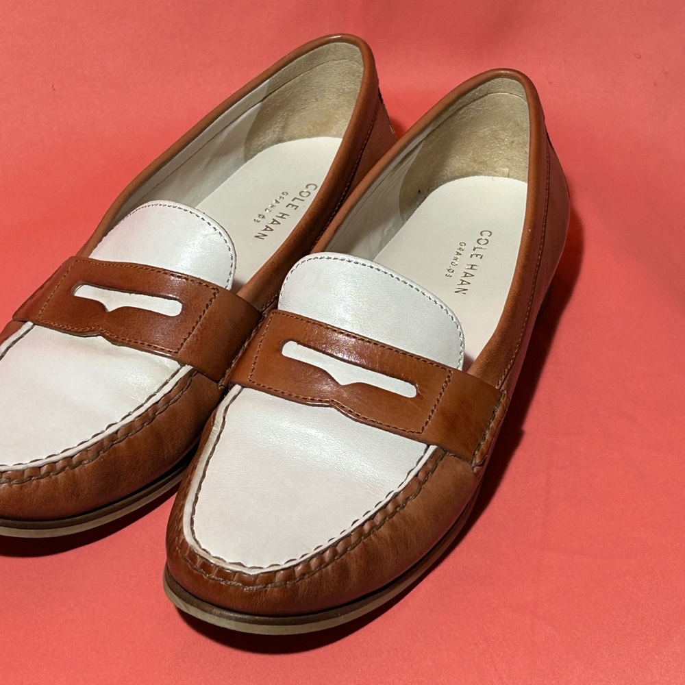 COLE HAAN penny loafers size 8.5
